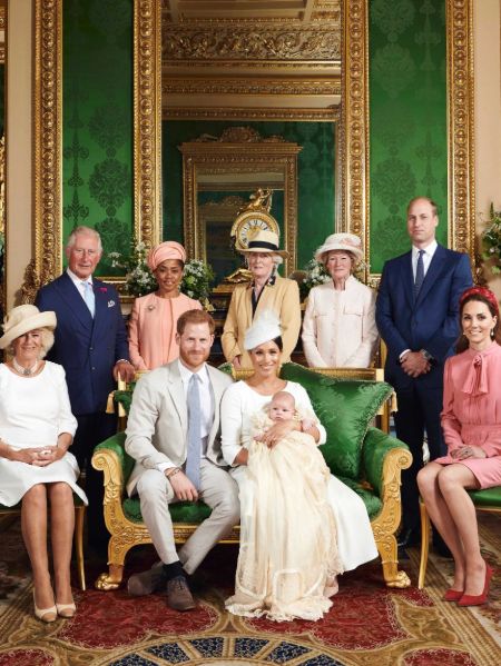 Prince&nbsp;Harry&nbsp;and his actress wife&nbsp;Meghan Markle are officially leaving the royal family.